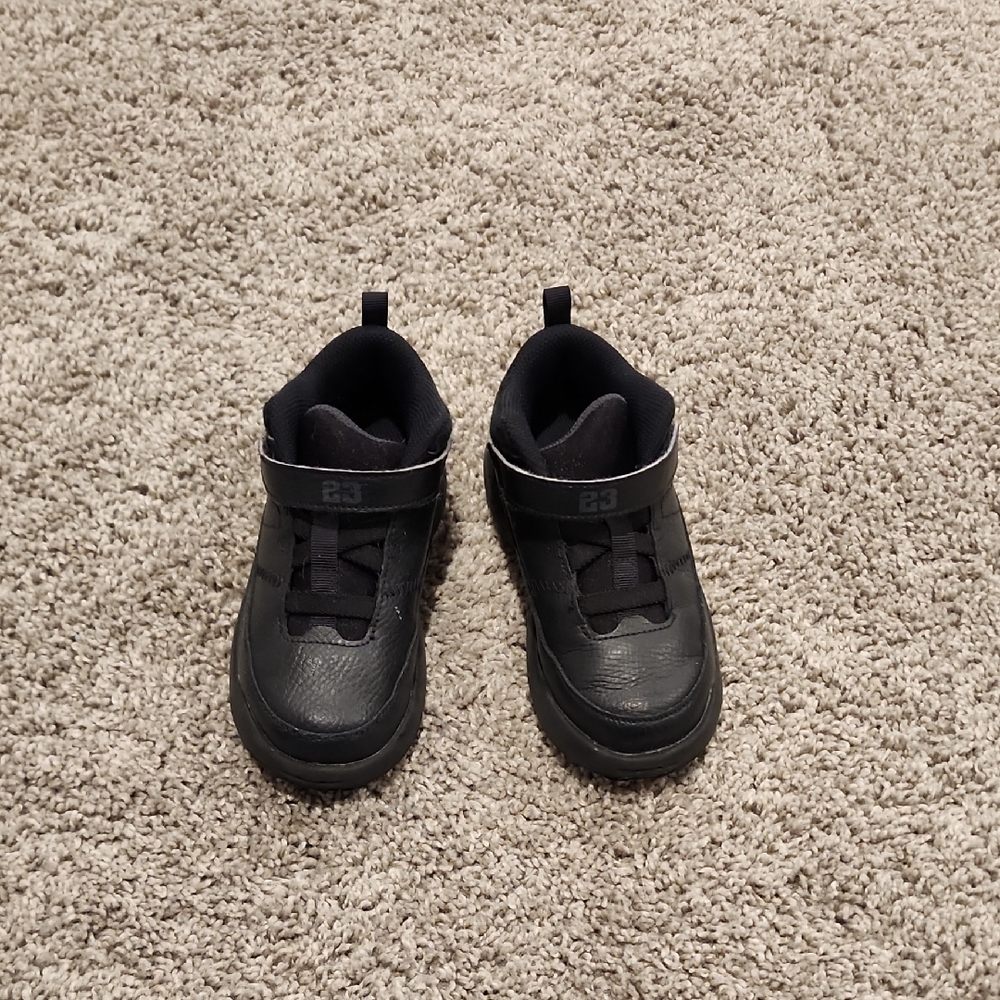 Jordan Kids' Black Low-Top Sneakers with Hook-and-Loop Strap